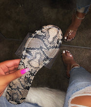 Load image into Gallery viewer, 2019 Women&#39;s Sandals Leopard Snake Print Slip-On Jelly Shoes Outside Slippers Ladies Cute Flat Buckle Slippers Women&#39;s Hot BK014